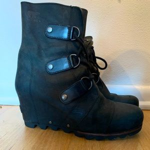 Black Sorel platform boots - waterproof! Women’s size 7.5